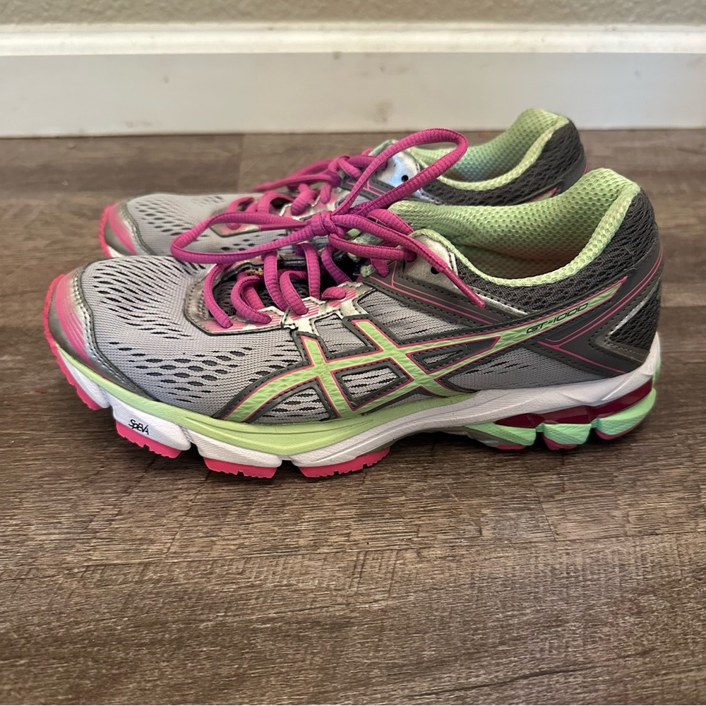 ASICS women’s 6.5 shoes